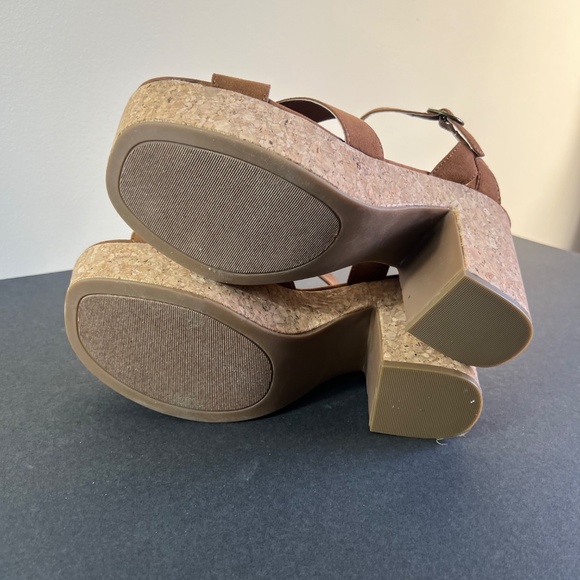 Platform - Picture 6 of 7